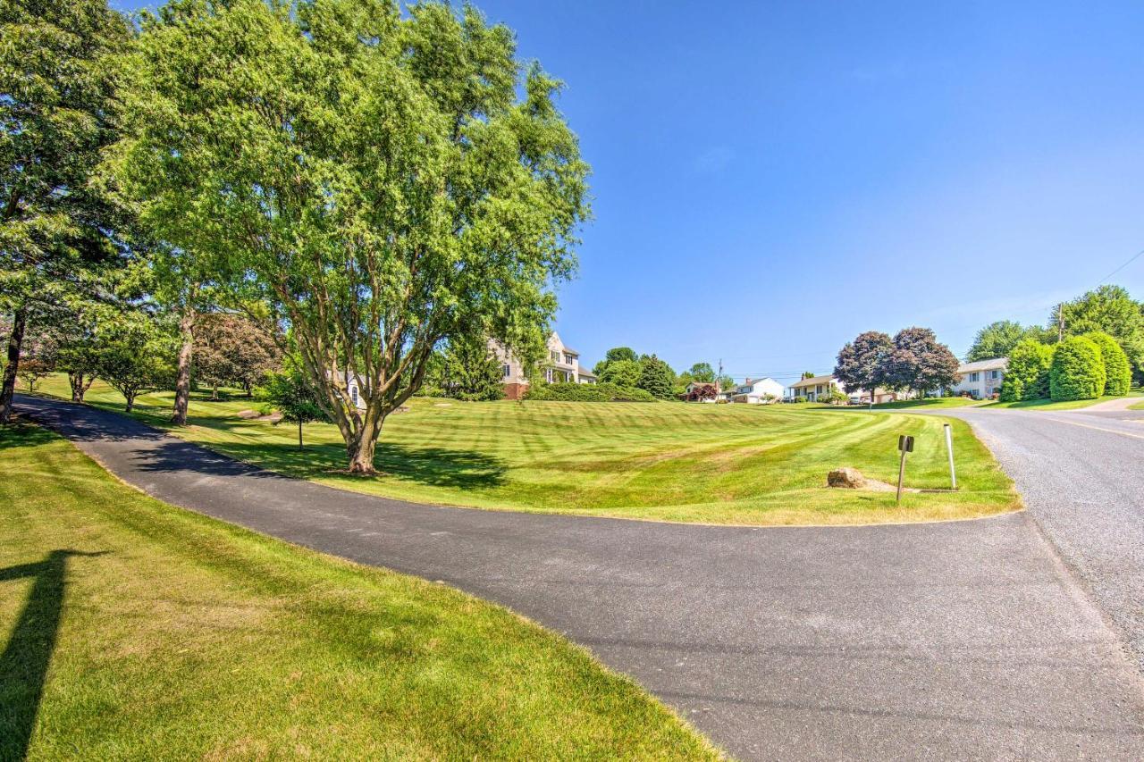 Charming Apartment With Yard And Beautiful Gardens! Manheim Exterior photo